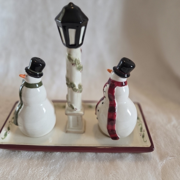 Grasslands Road MERRY - SNOWMAN 6.75" Salt & Pepper w/ Tray 3Pc Set Lamppost - Picture 5 of 12